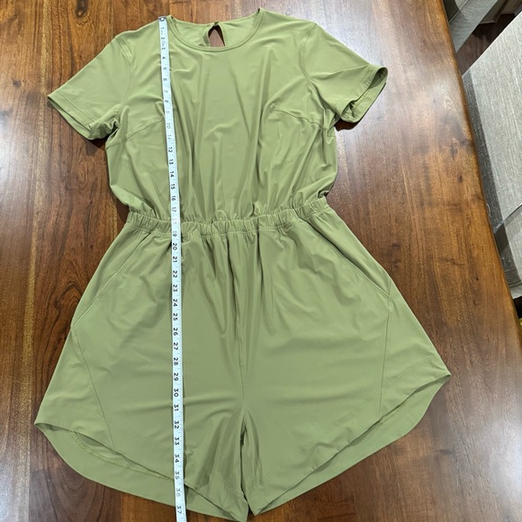 Lululemon Lightweight High-Neck Romper Bronze Green Size 10 Travel Casual - Picture 7 of 10
